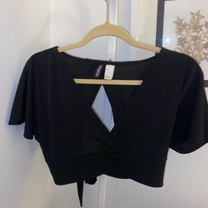 dropped DIVIDED shirt with a key-hole open back